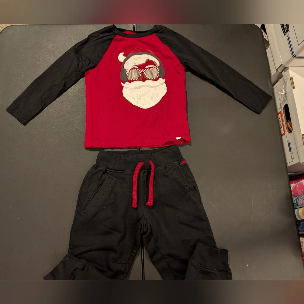 Tommy Bahama Kids Cool Santa Long Sleeve Shirt and Jogger Set in Size XS/4